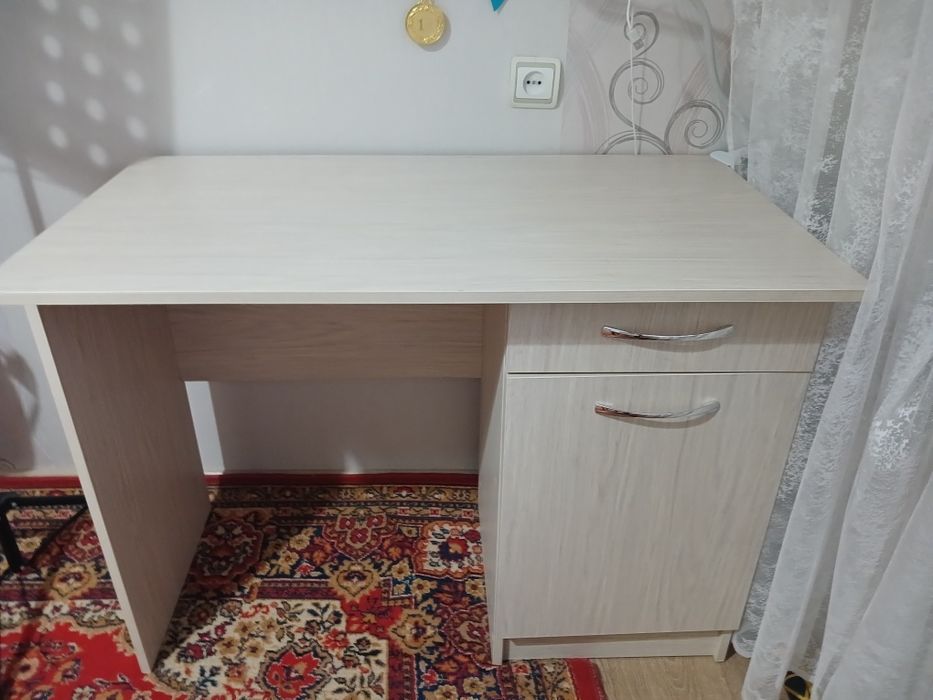 Продам Стол тумбу