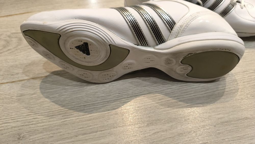 Маратонки Адидас естествена кожа номер 43.1/3