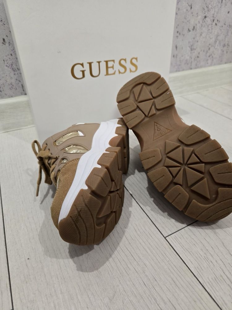 Оригинални дамски сникърси Guess