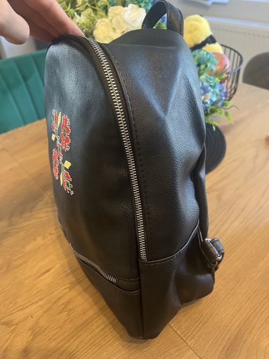 Дамска кожена раница с шевица