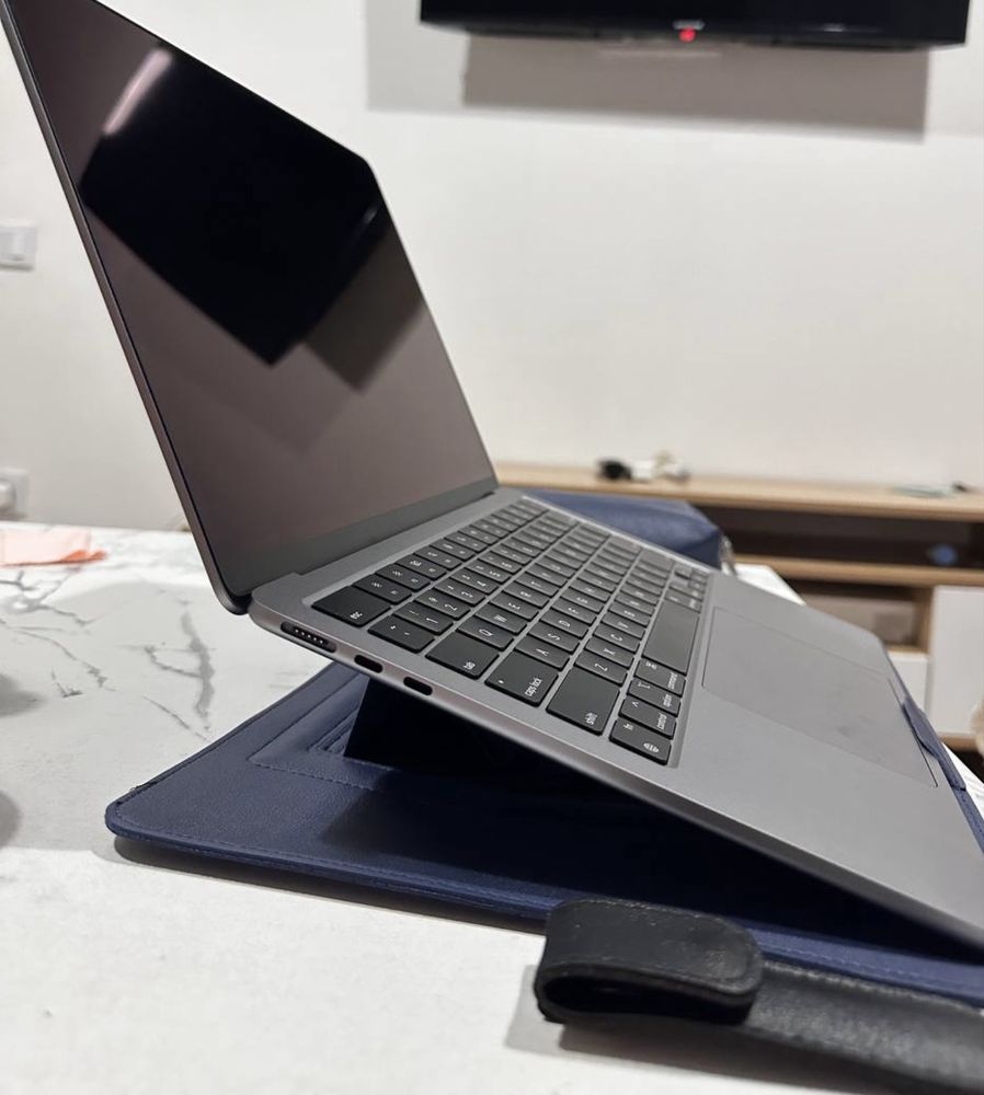 Macbook Air M2 8/256 GB