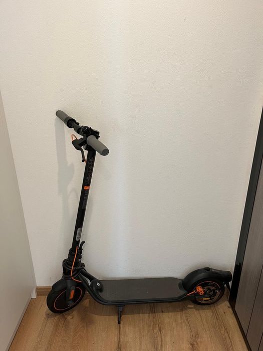 Електрическа тротинетка Ninebot KickScooter F40E powered by Segway