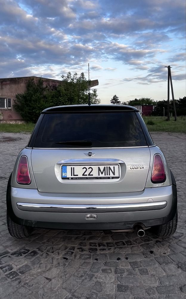 Mini Cooper R50.