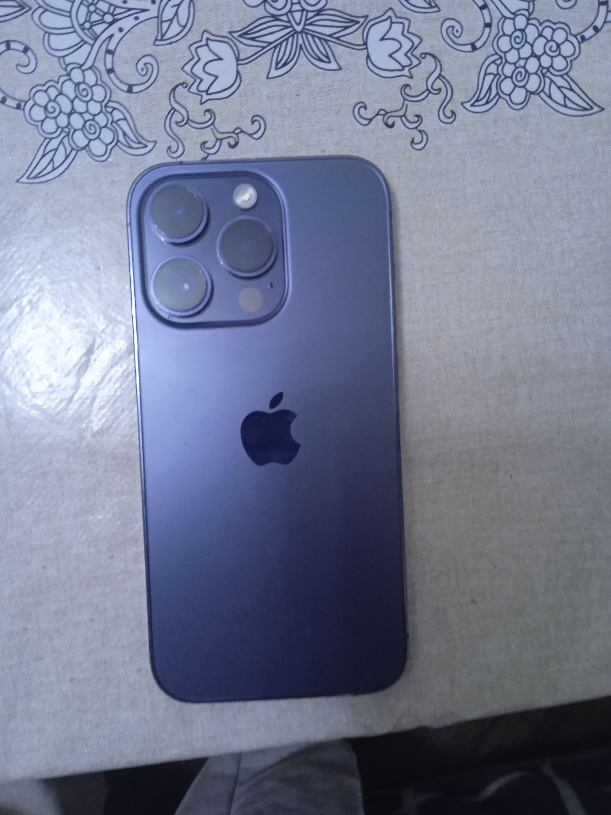 iPhone 14pro purple