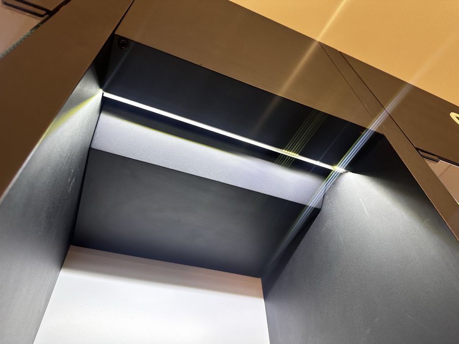 Висок клас модулна витрина с LED –– 1200 лв.