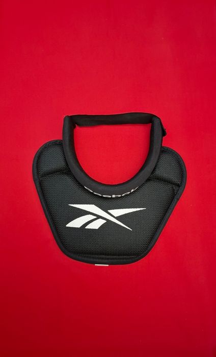 Vând apărătoare gât hockey gatiera Reebok preț 65 Lei
