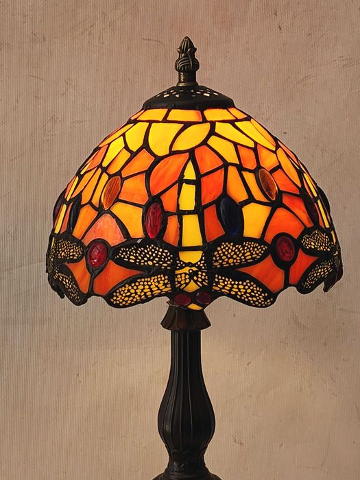 Настолна лампа Tiffany стил с витражен абажур