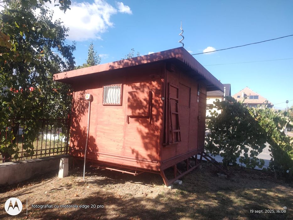 Vând baracă metalică