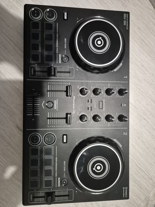 DJ контролер Pioneer DDJ-200 + калъф + подарък кабел + гаранция