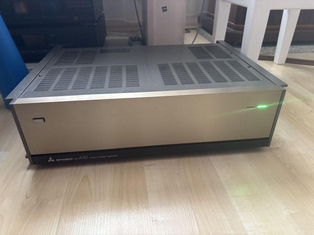 Amplificator final Mitsubishi DA-A30