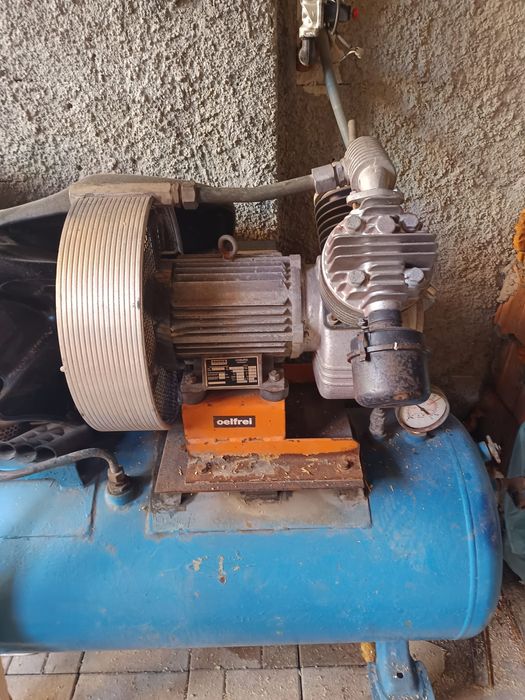 Vând compresor 380 v