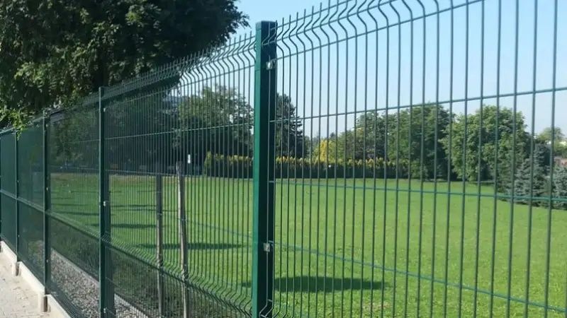 Garduri din plasă bordurata