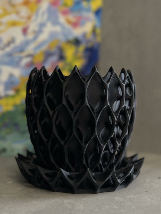 Продается горшок декоративный