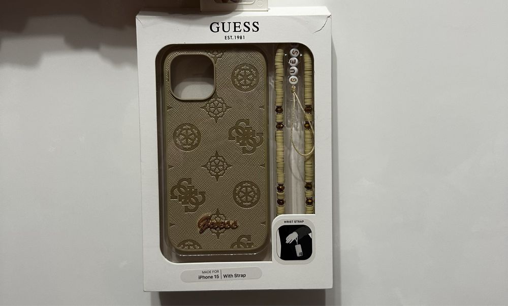 Vand Husa Iphone 15 Guess