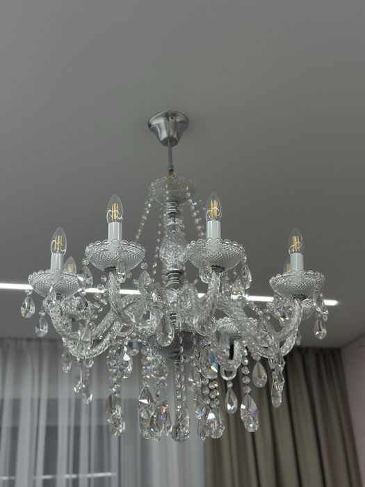 Продам люстру в идеальном состоянии