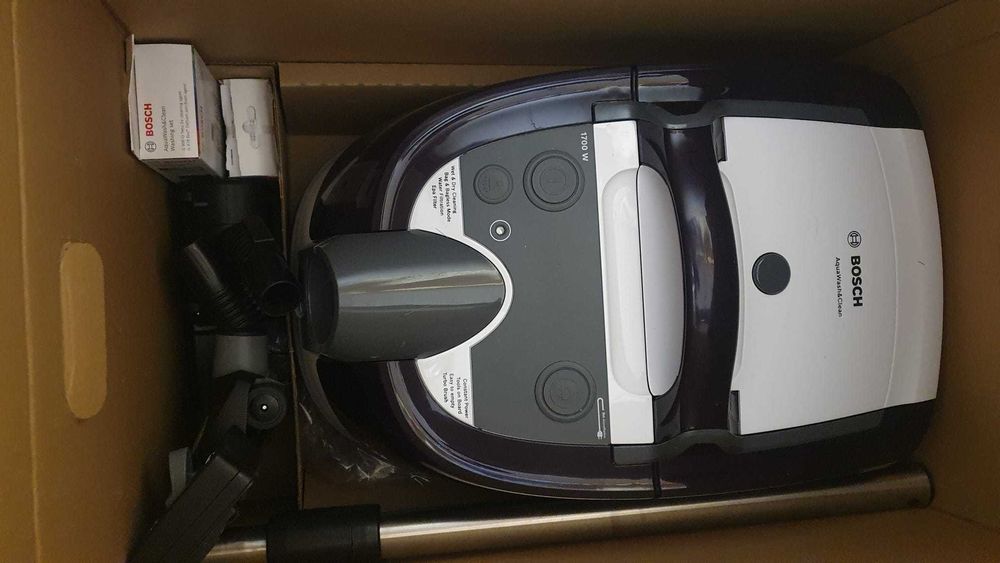 Aspirator cu spalare Bosch BWD41740, 1700 W, 5 L, Filtru Epa