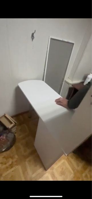 Маникюрный стол