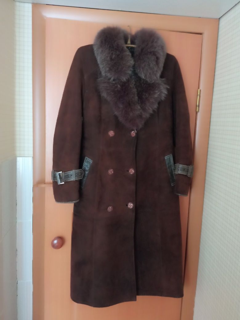 Продам женскую натуральную замшевую дублёнку