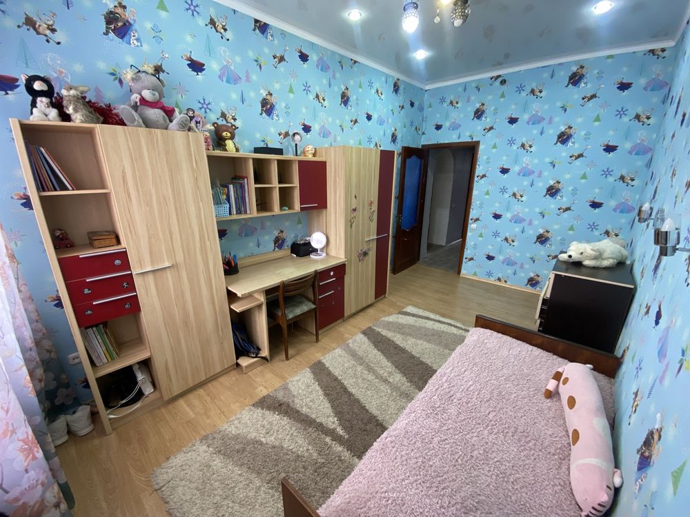 Продам большую 3 комн старого типа 78 кв м по ул Саранской