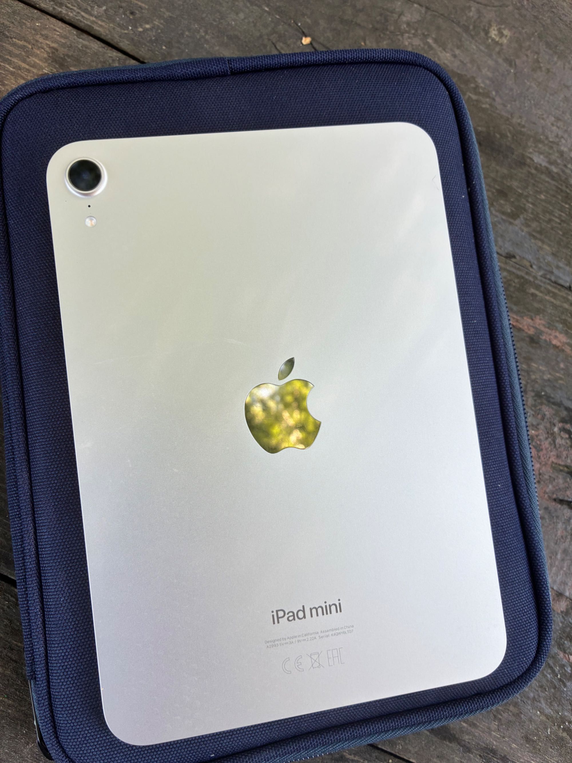 iPad mini 7 (2024) - 128 GB Wi-Fi, Starlight + аксесоари, като нов!
