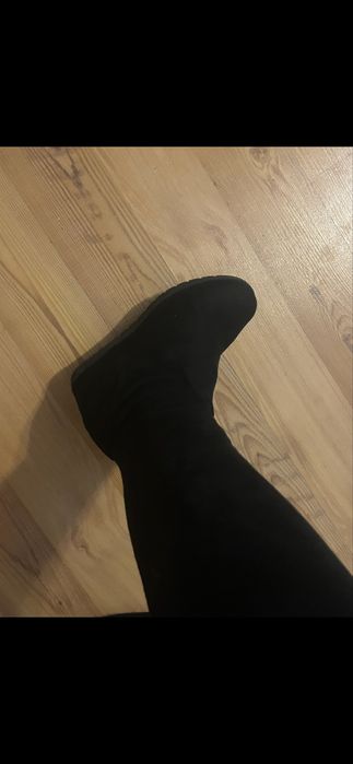 Cizme lungi peste genunchi