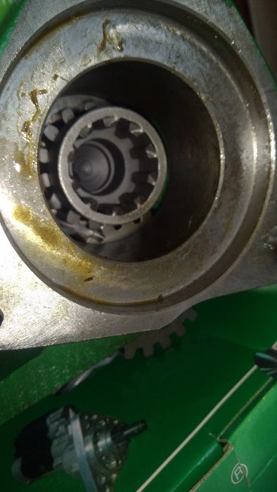 Приставки ЮМЗ/ДТ75/Т150 преходник на мястото на пусковия двигател.