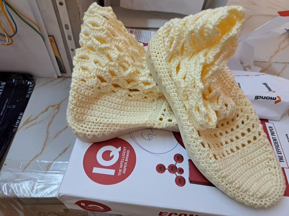 Ghetuțe crosetate manua,realizate pe comanda,din fir de bumbac .