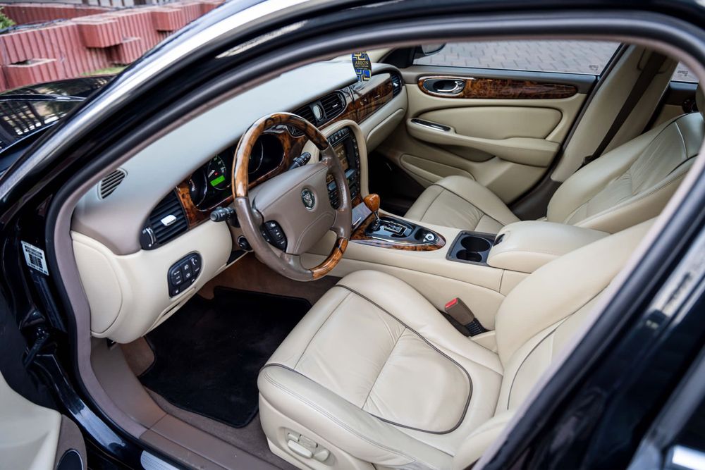 Jaguar XJ foarte elegant, excelent tehnic!