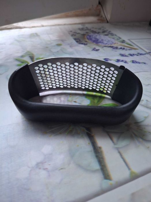 Преса за чесън Нова