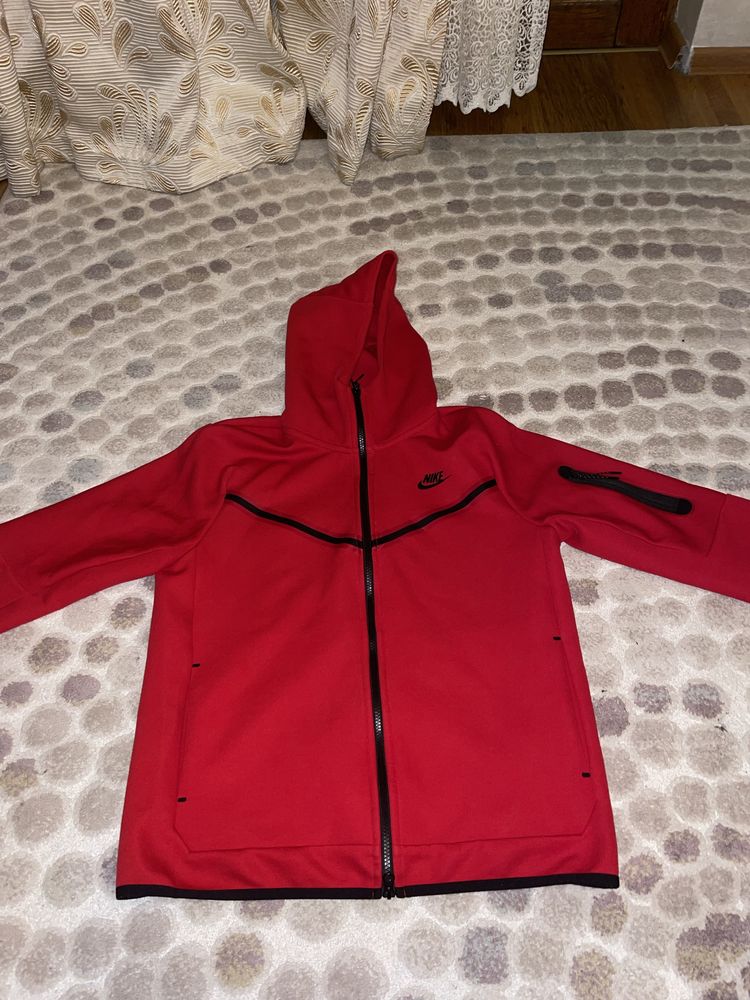 Hanorac Nike Tech Fleece Red