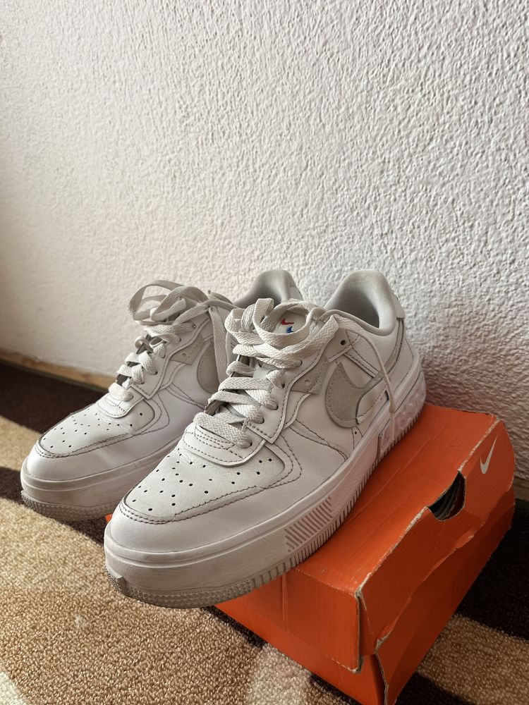 Nike air force.
