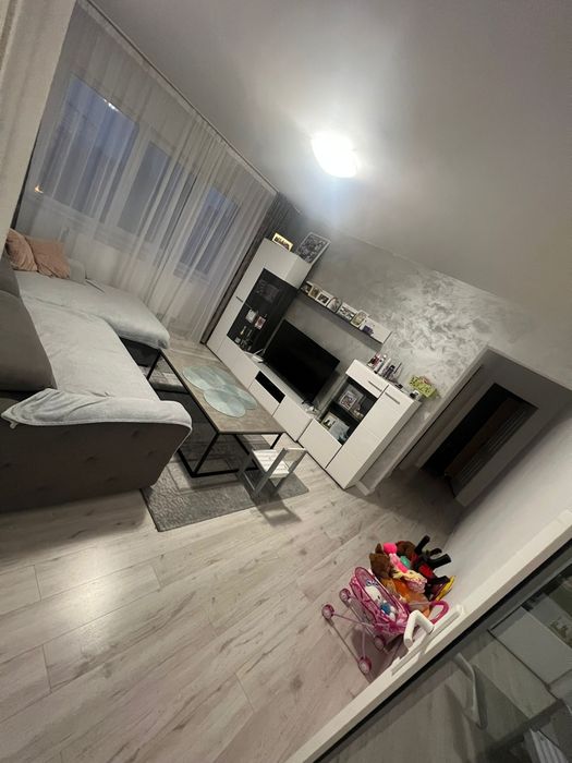 Vand apartament situat in Craiovita Noua zona Materna