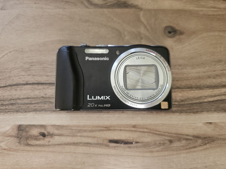 Panasonic Lumix DMC-ZS19 + оригинално зарядно и батерия + SD карта