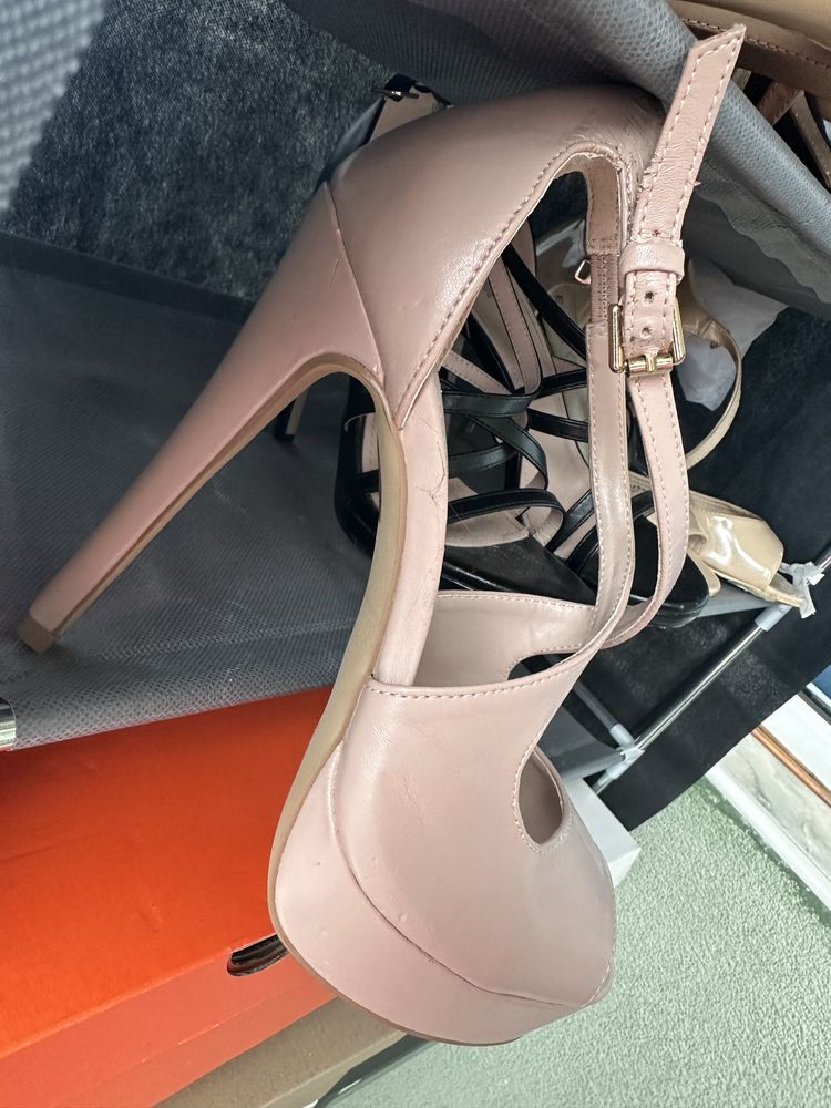 Сандали kurt geiger carvela в цвят пудра