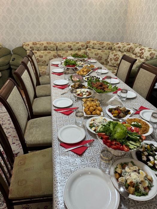 Стол в гостиную 4 метра