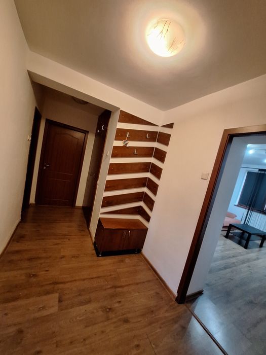 Ofer  spre închiriere  apartament cu 3 camere