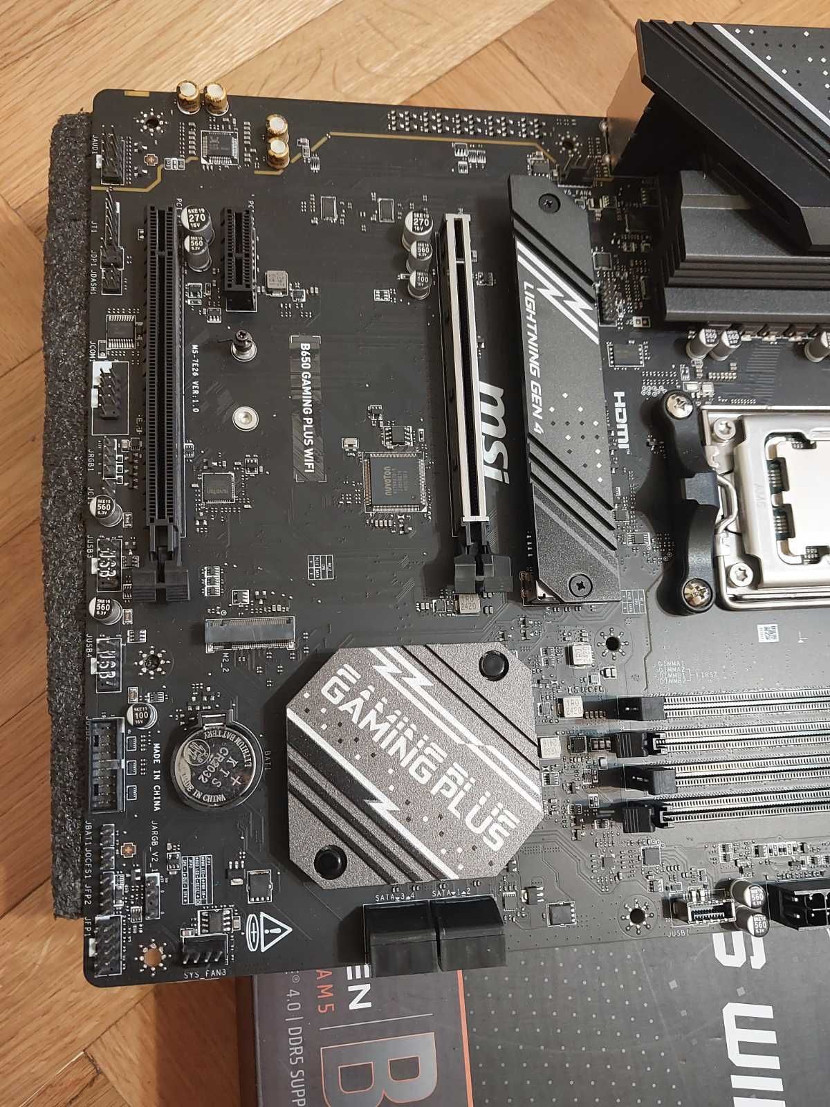 AMD Ryzen 5 7600X + MSI B650 Gaming Plus Wi-Fi , AM5