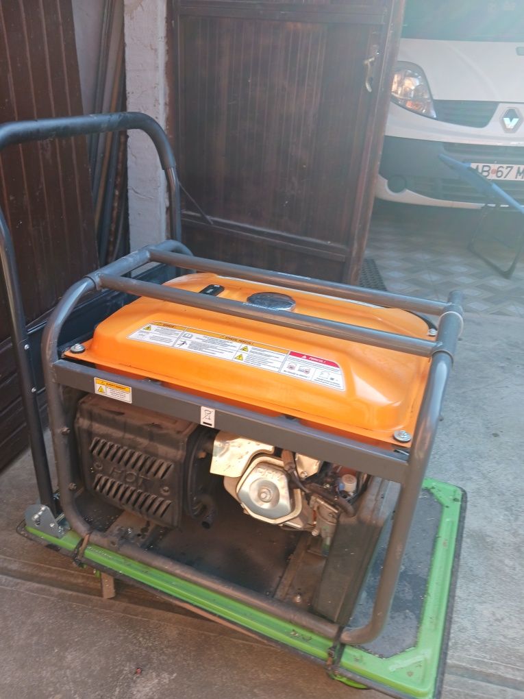 Vând generator 2 prize