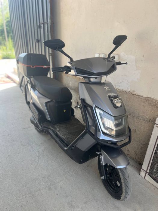 Srochna original skuter sotiladi