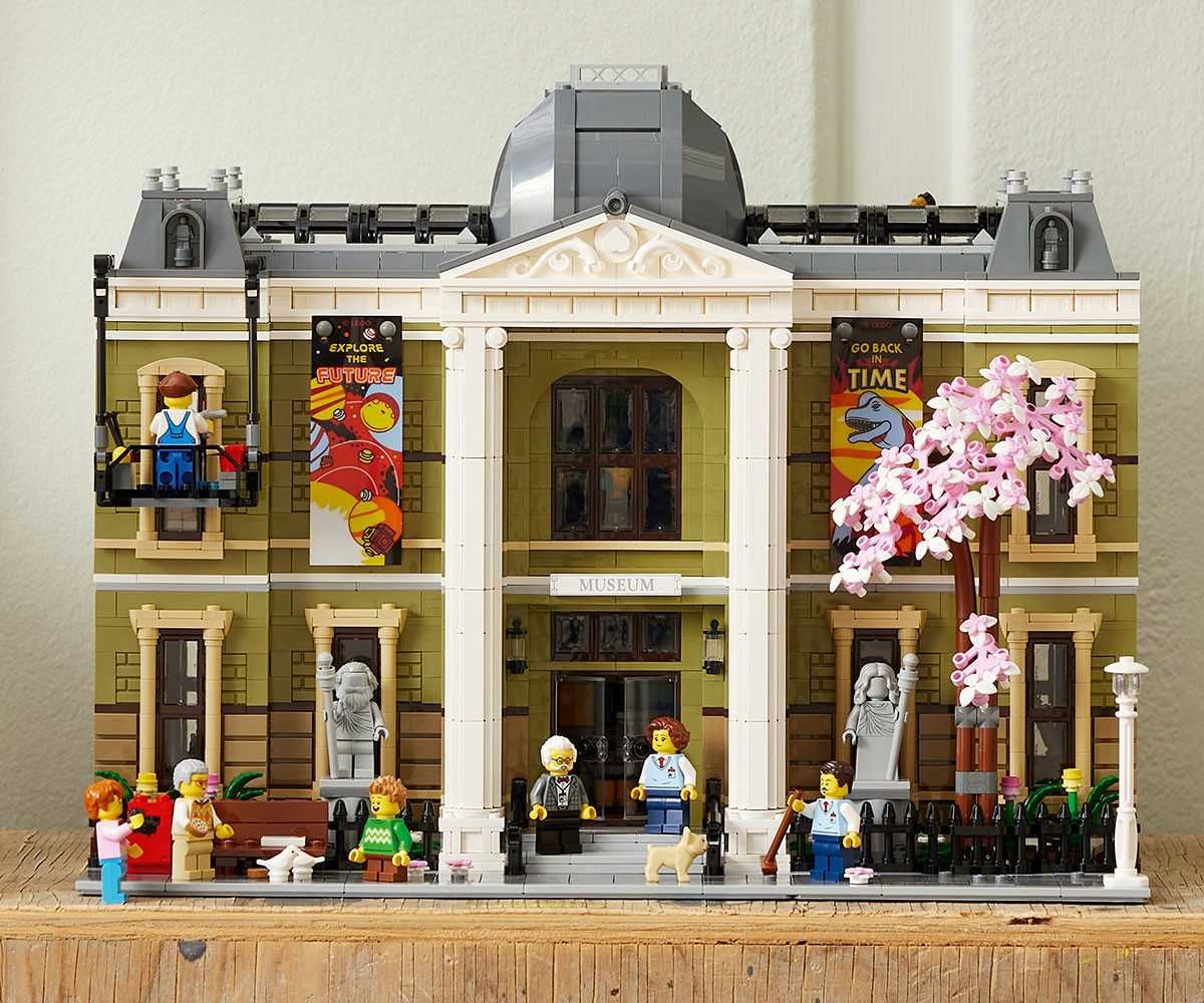 Lego Natural History Museum (лего серията на ICONS)