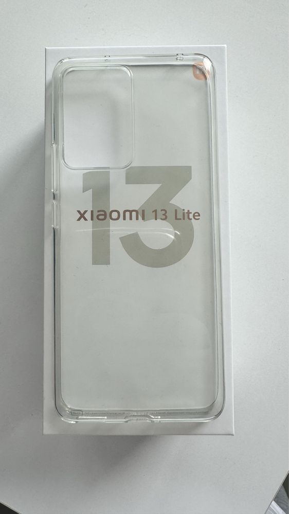 Продавам Xiaomi 13 Lite 256 GB + Smart Band 7