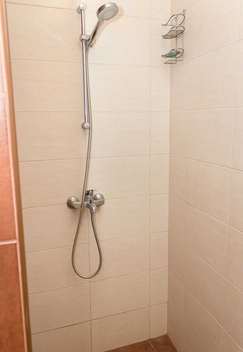 Дава се под наем Тристаен апартамент в Варна, Чайка - 76 кв.м за 550 € - Снимка #16