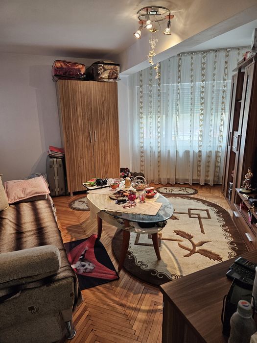Vindem ap.4camere transformat în 3,micro 5, etaj3 ,73 m2 .
