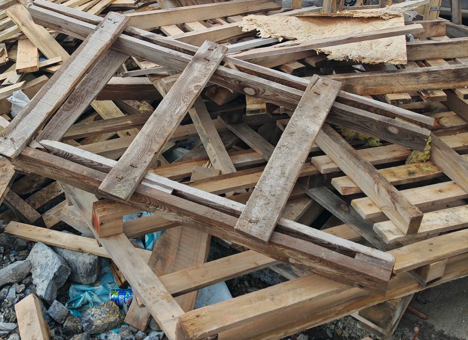 Дрова для печки из старых досок поддонов и т.д.