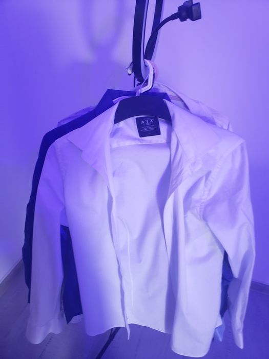 Vand cămăși doar una este mărimea s restul M