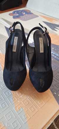 Чёрные и бордовые туфли на высоком каблуке