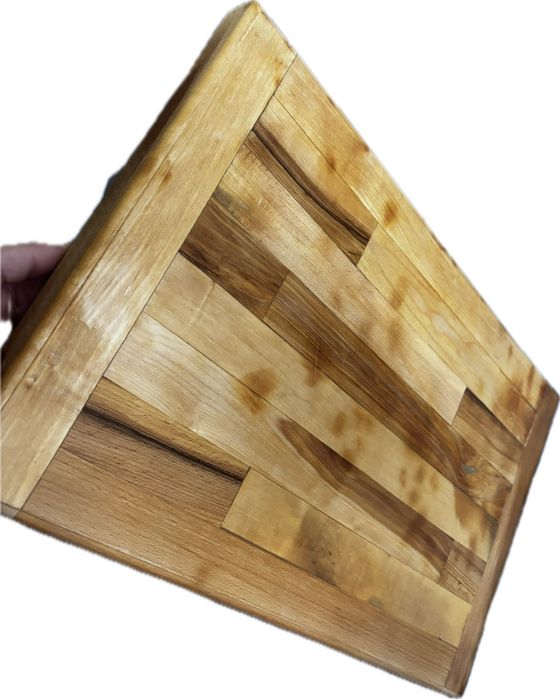 Tocător din lemn natural lucrat manual