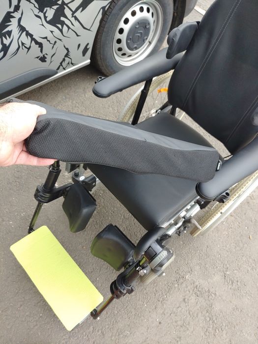 Scaun rulant neurologic,rabatabil,reglabila hidraulic.