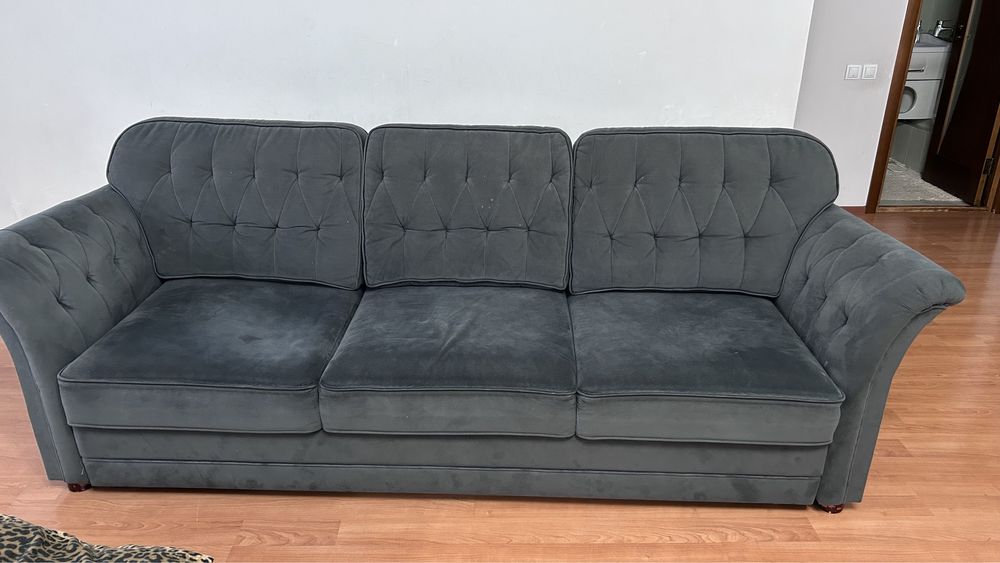 Диван серого цвета