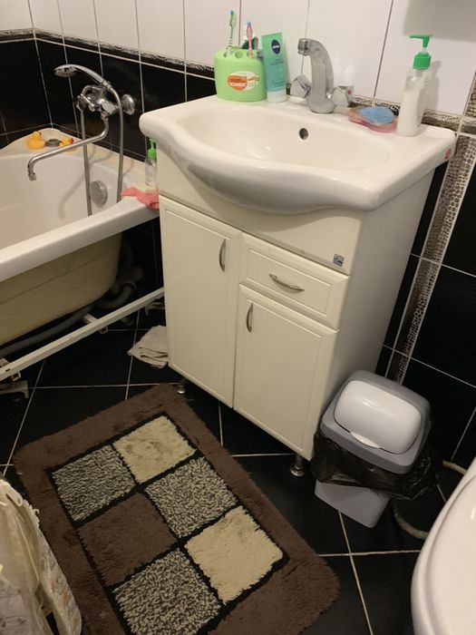 Продаётся 2комн кв 4 мкр на берегу моря